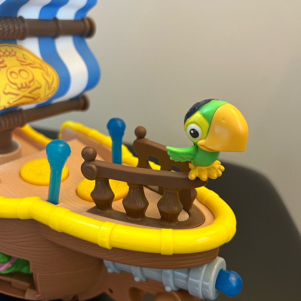 Collectable Fisher-Price Disney's Jake and The Never Land Pirates Jake's Musical - Picture 8 of 10